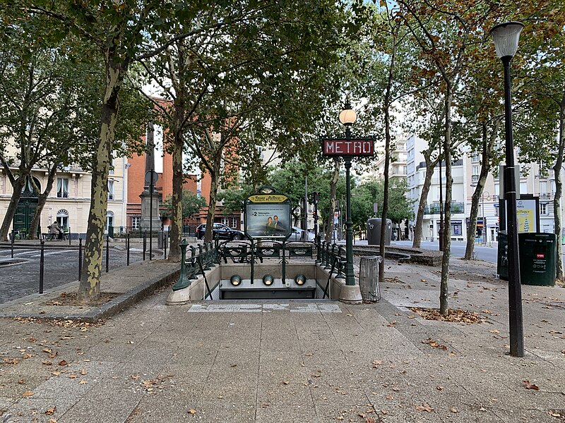 Édicule Guimard de la station Église-d'Auteuil - Paris 16ème