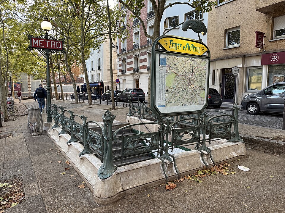 Édicule Guimard de la station Église-d'Auteuil - Paris 16ème