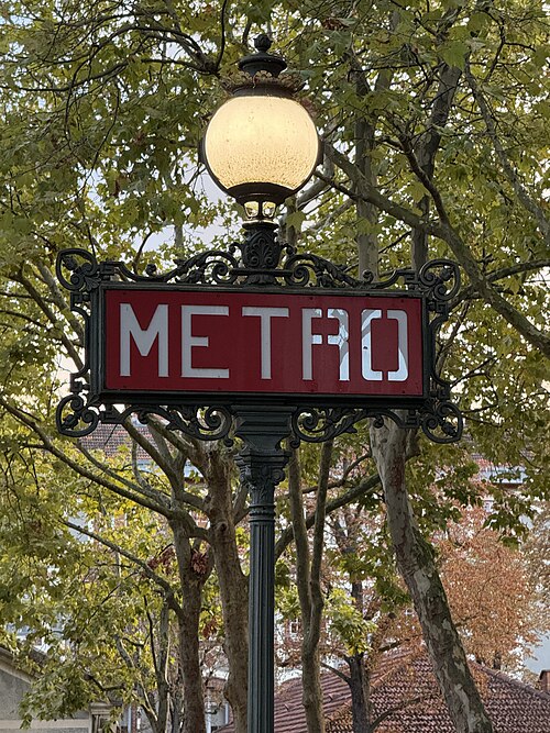 Édicule Guimard de la station Église-d'Auteuil - Paris 16ème