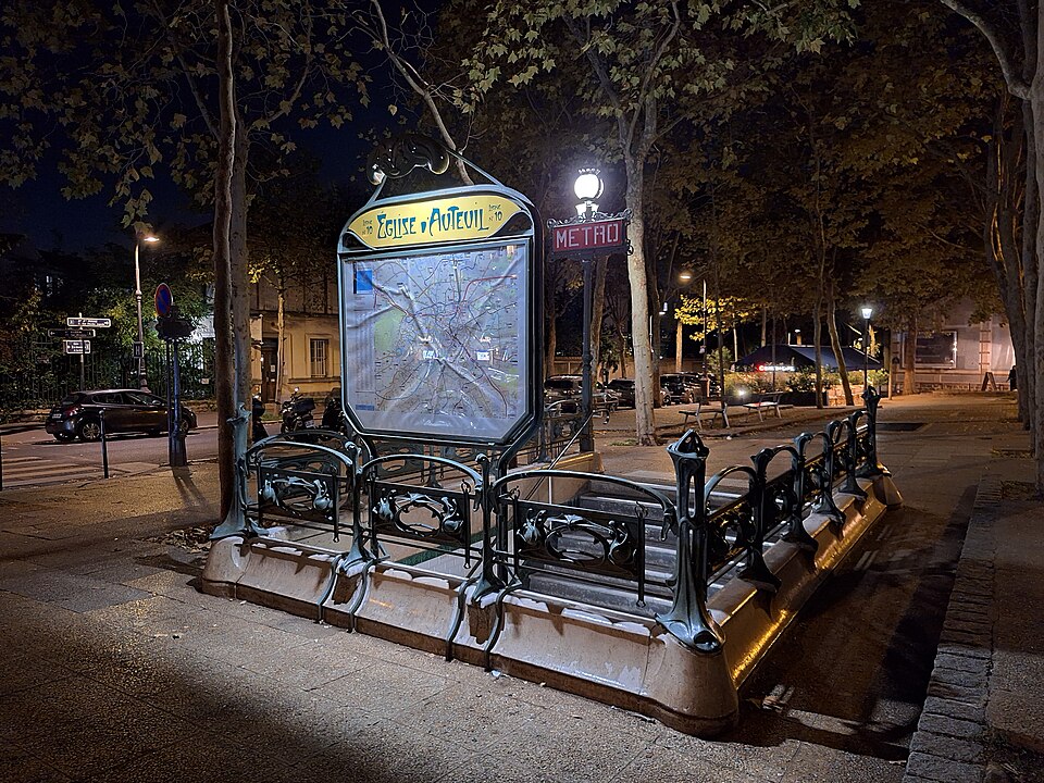 Édicule Guimard de la station Église-d'Auteuil - Paris 16ème