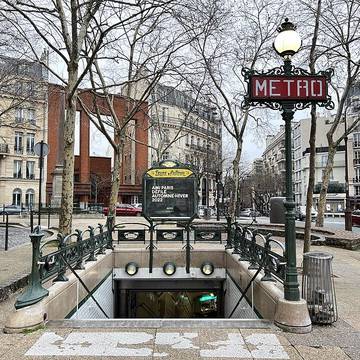 Édicule Guimard de la station Église-dAuteuil - Paris 16ème