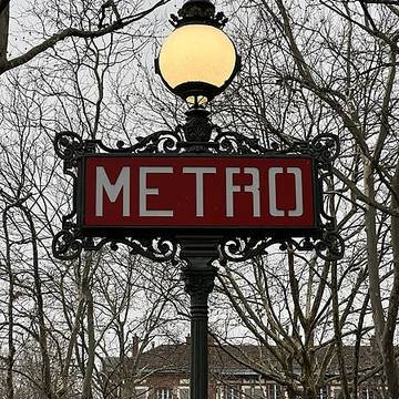 Édicule Guimard de la station Église-dAuteuil - Paris 16ème