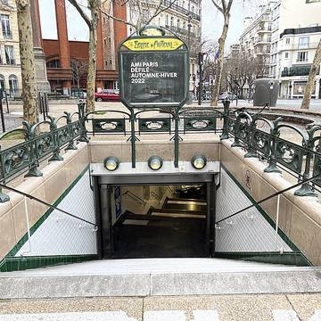 Édicule Guimard de la station Église-dAuteuil - Paris 16ème