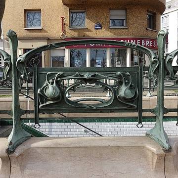 Édicule Guimard de la station Église-dAuteuil - Paris 16ème