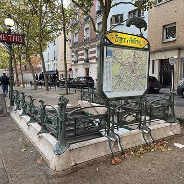 Édicule Guimard de la station Église-dAuteuil - Paris 16ème