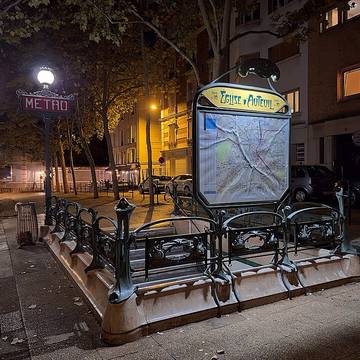 Édicule Guimard de la station Église-dAuteuil - Paris 16ème