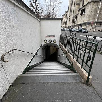 Édicule Guimard de la station Église-dAuteuil - Paris 16ème