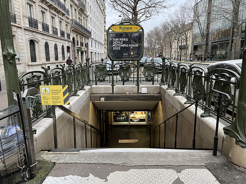 Édicule Guimard de la station Kléber - Paris 16ème