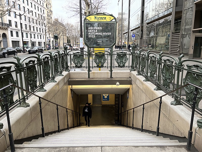 Édicule Guimard de la station Kléber - Paris 16ème