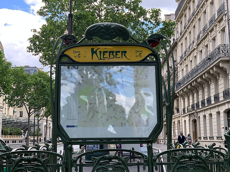 Édicule Guimard de la station Kléber - Paris 16ème