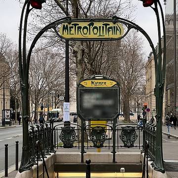 Édicule Guimard de la station Kléber - Paris 16ème