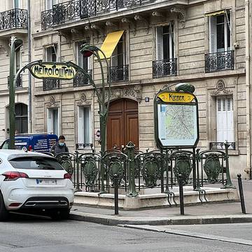 Édicule Guimard de la station Kléber - Paris 16ème