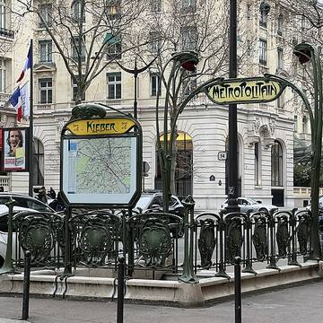 Édicule Guimard de la station Kléber - Paris 16ème