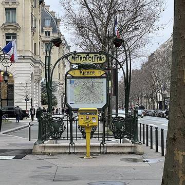 Édicule Guimard de la station Kléber - Paris 16ème