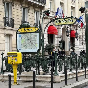 Édicule Guimard de la station Kléber - Paris 16ème