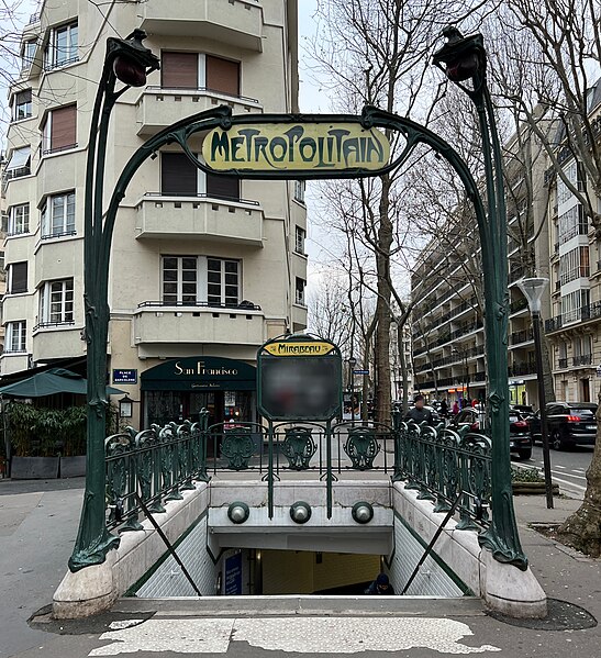 Édicule Guimard de la station Mirabeau - Paris 16ème