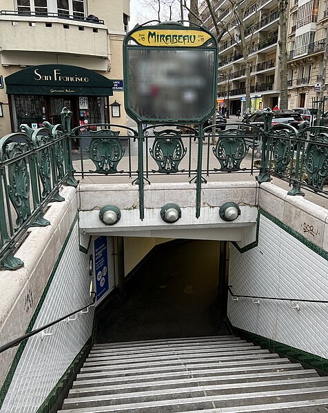 Édicule Guimard de la station Mirabeau - Paris 16ème