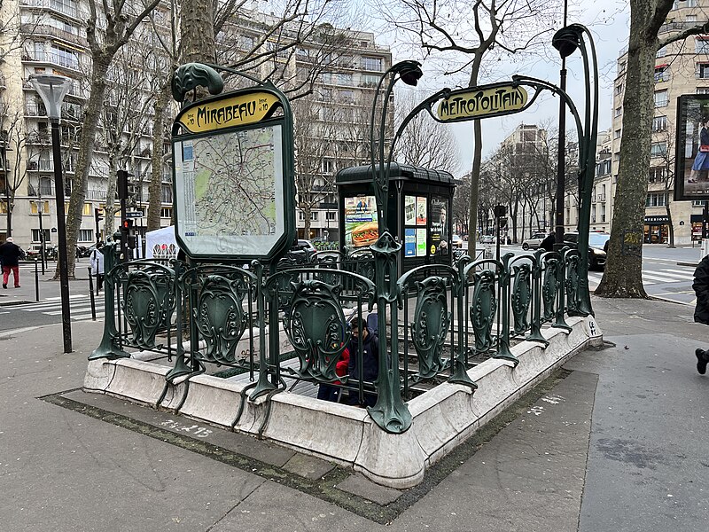 Édicule Guimard de la station Mirabeau - Paris 16ème