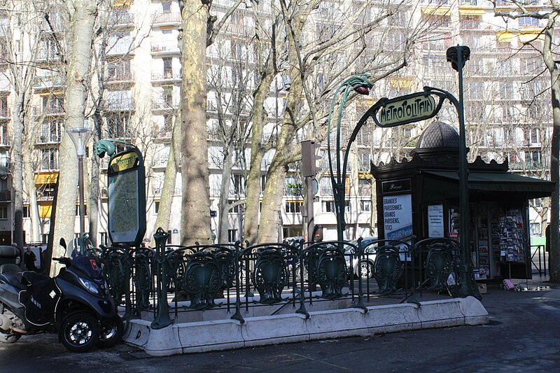 Édicule Guimard de la station Mirabeau - Paris 16ème