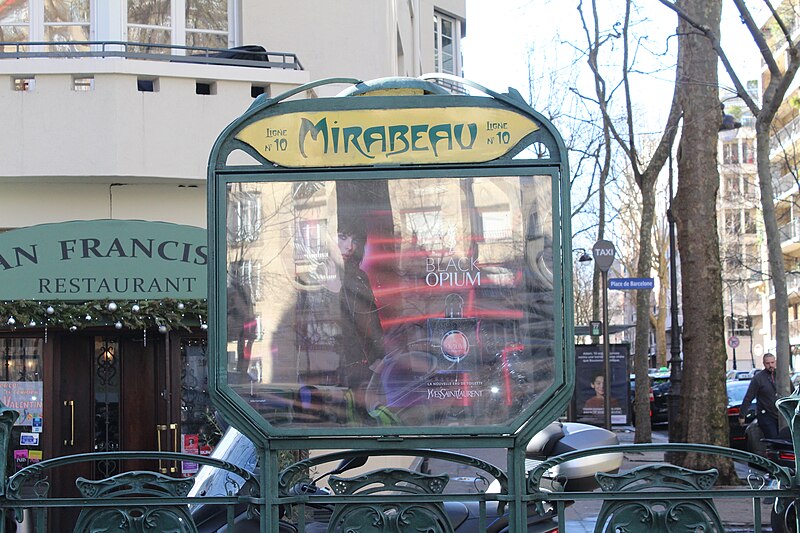 Édicule Guimard de la station Mirabeau - Paris 16ème