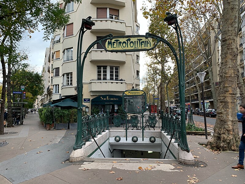 Édicule Guimard de la station Mirabeau - Paris 16ème