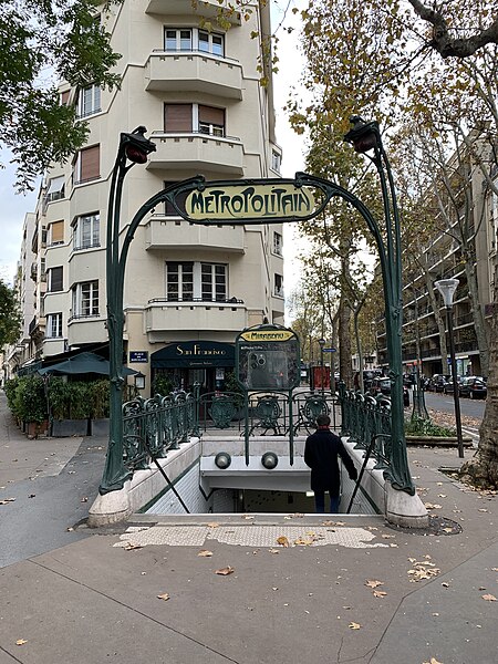 Édicule Guimard de la station Mirabeau - Paris 16ème