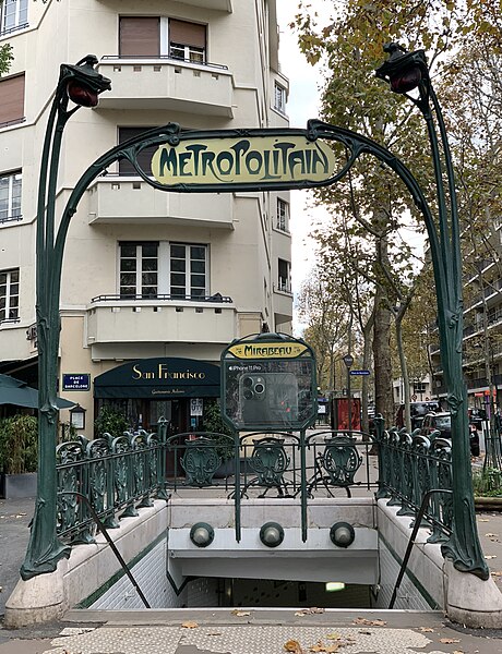 Édicule Guimard de la station Mirabeau - Paris 16ème