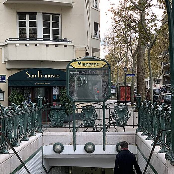 Photo de Édicule Guimard de la station Mirabeau - Paris 16ème