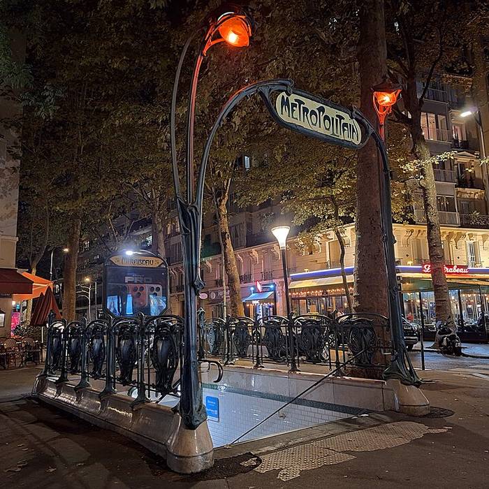 Photo de Édicule Guimard de la station Mirabeau - Paris 16ème