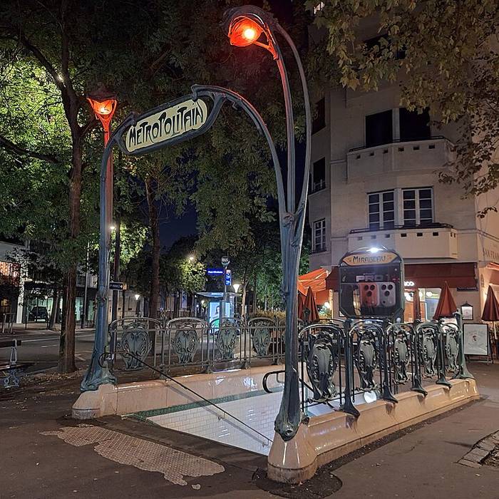 Photo de Édicule Guimard de la station Mirabeau - Paris 16ème
