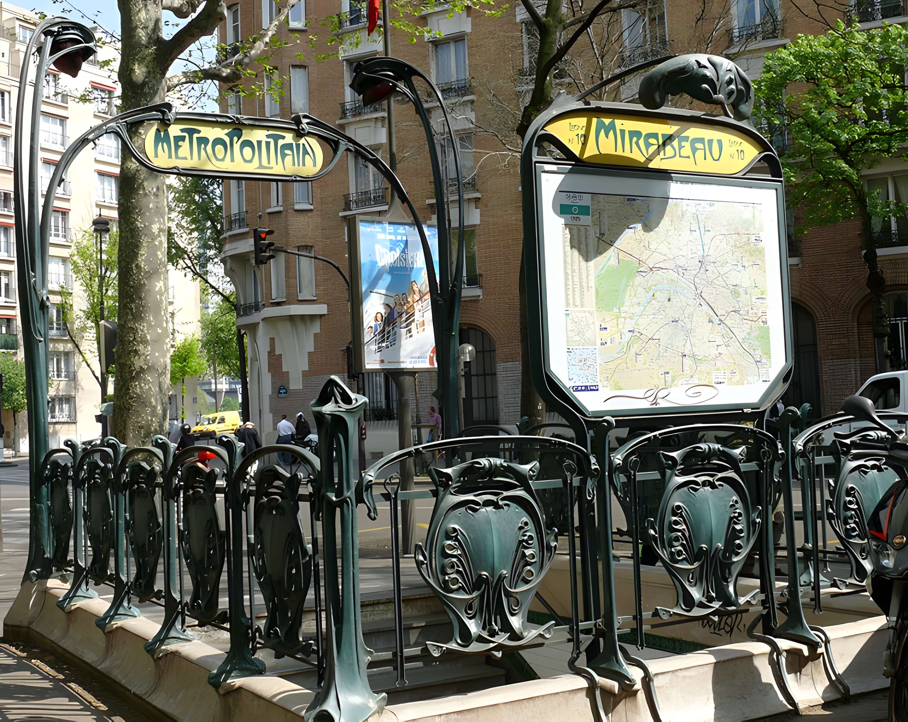 Édicule Guimard de la station Mirabeau - Paris 16ème 