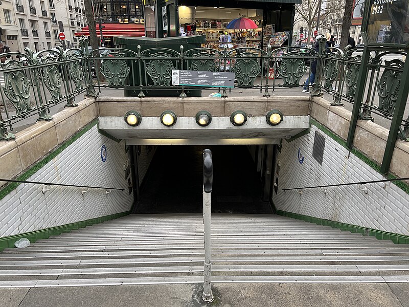Édicule Guimard de la station Porte d'Auteuil - Paris 16ème