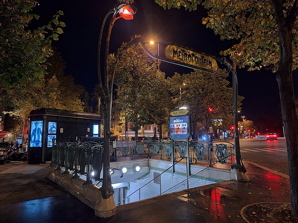 Édicule Guimard de la station Porte d'Auteuil - Paris 16ème