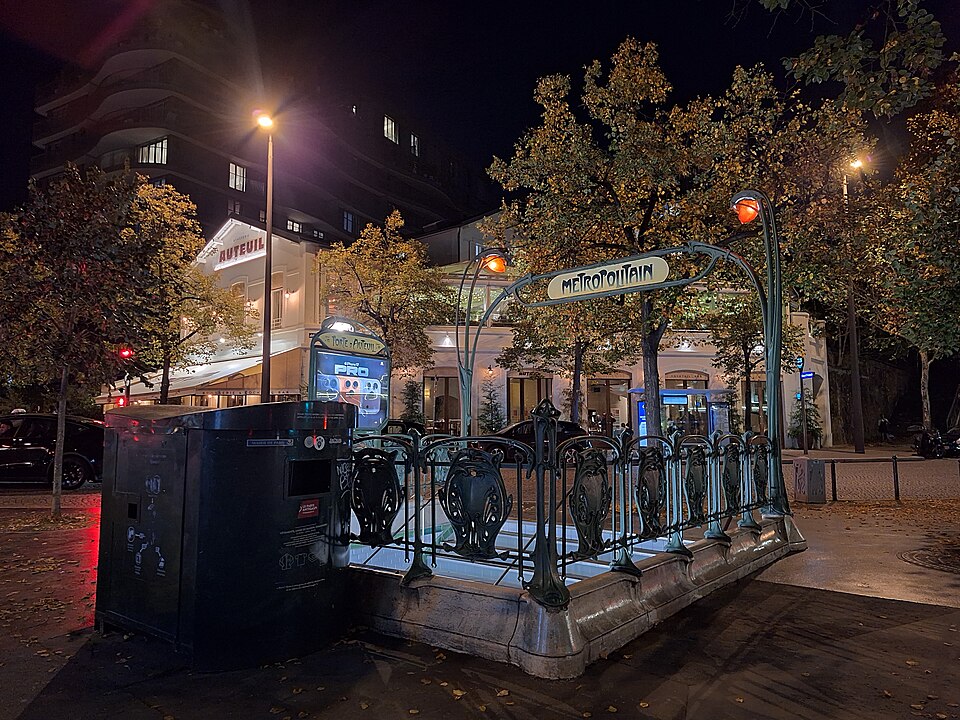 Édicule Guimard de la station Porte d'Auteuil - Paris 16ème