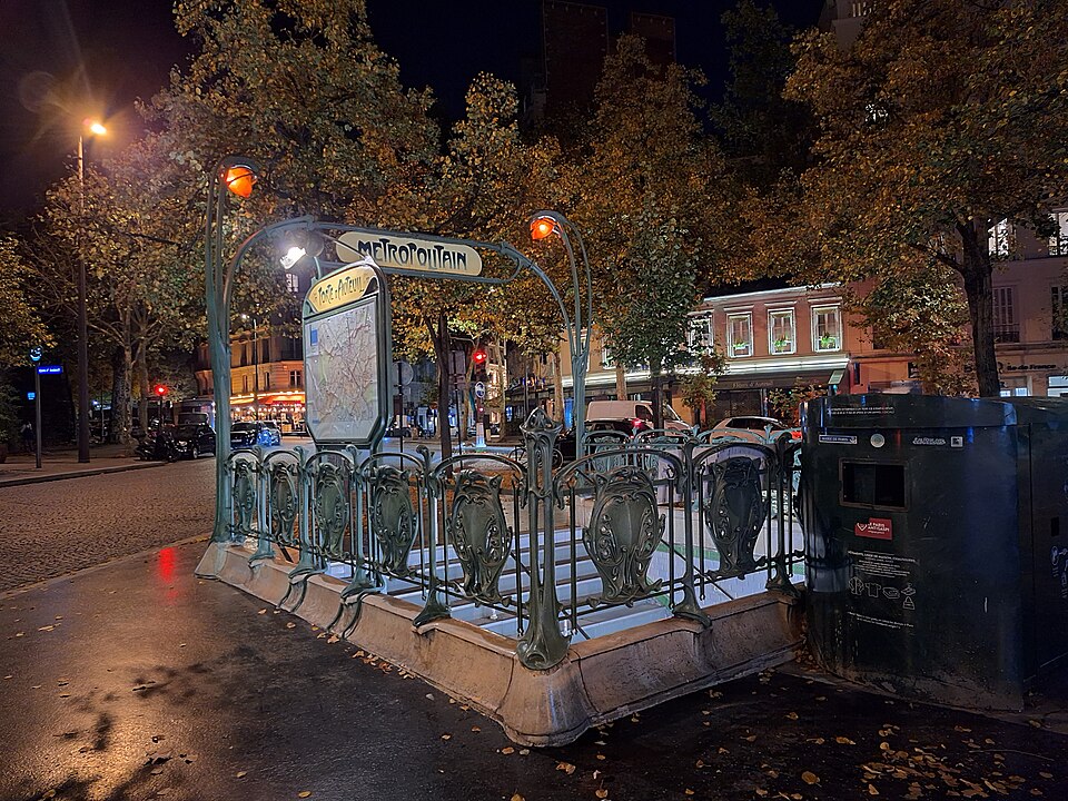 Édicule Guimard de la station Porte d'Auteuil - Paris 16ème