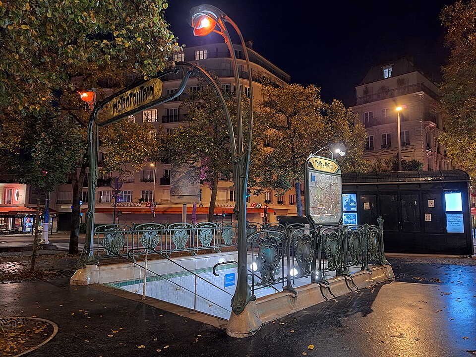 Édicule Guimard de la station Porte d'Auteuil - Paris 16ème