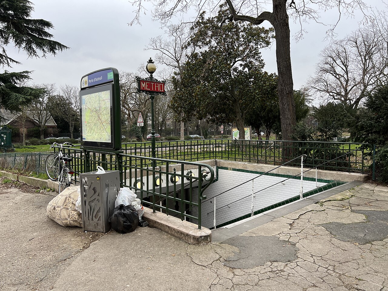 Édicule Guimard de la station Porte d'Auteuil - Paris 16ème