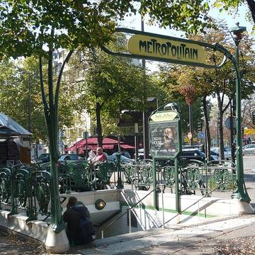 Édicule Guimard de la station Porte dAuteuil - Paris 16ème