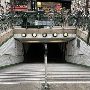 Édicule Guimard de la station Porte dAuteuil - Paris 16ème