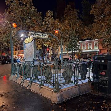 Édicule Guimard de la station Porte dAuteuil - Paris 16ème