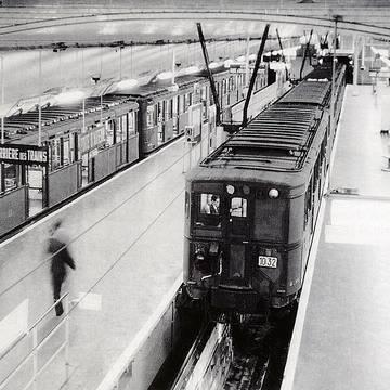 Édicule Guimard de la station Porte dAuteuil - Paris 16ème