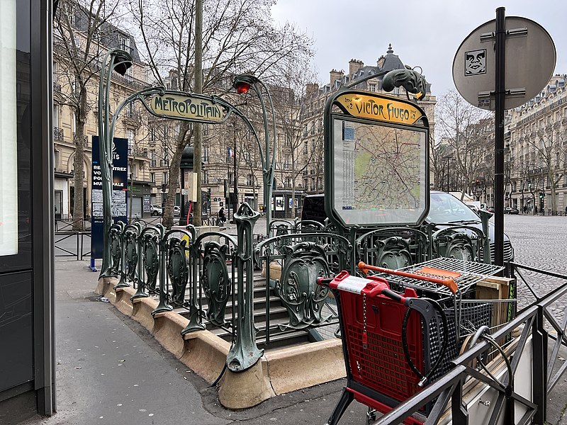 Édicule Guimard de la station Victor-Hugo - Paris 16ème
