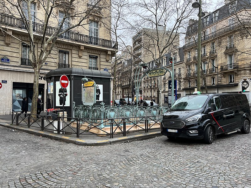 Édicule Guimard de la station Victor-Hugo - Paris 16ème
