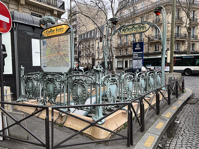 Édicule Guimard de la station Victor-Hugo - Paris 16ème