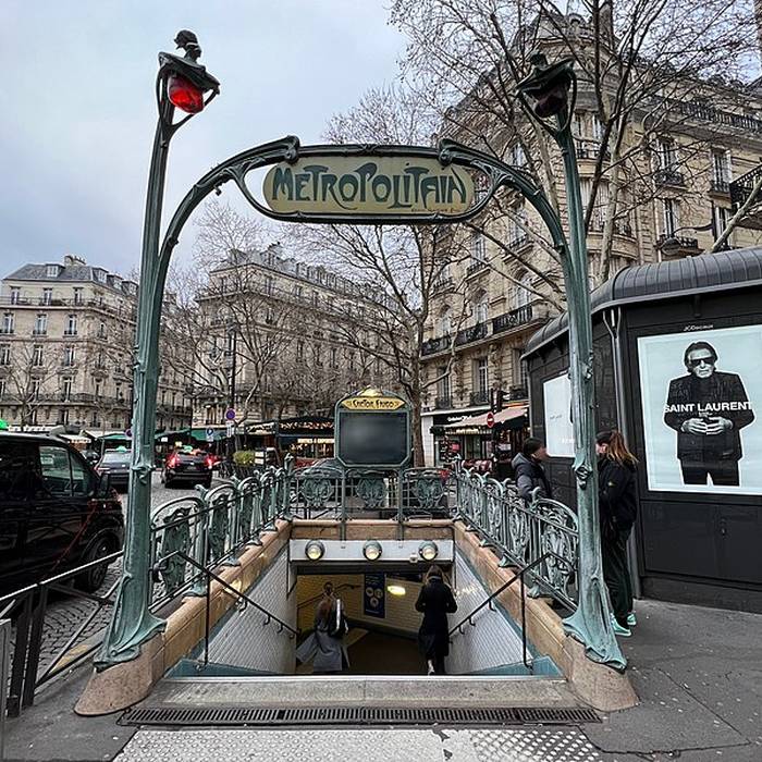 Photo de Édicule Guimard de la station Victor-Hugo - Paris 16ème