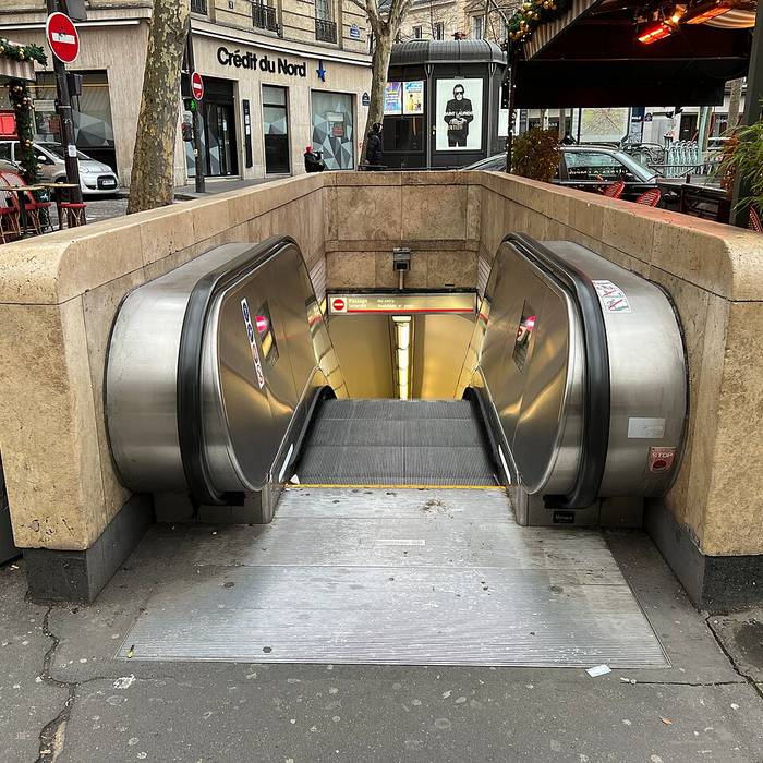 Photo de Édicule Guimard de la station Victor-Hugo - Paris 16ème