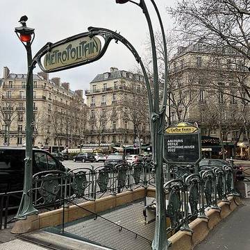 Édicule Guimard de la station Victor-Hugo - Paris 16ème