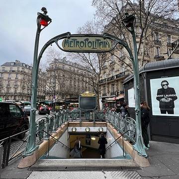Édicule Guimard de la station Victor-Hugo - Paris 16ème