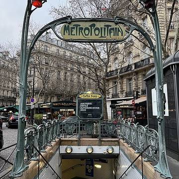 Édicule Guimard de la station Victor-Hugo - Paris 16ème