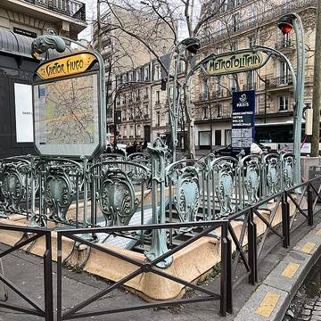 Édicule Guimard de la station Victor-Hugo - Paris 16ème